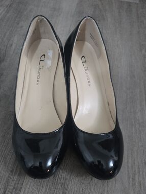 CL by Laundry Black Patent Round-Toe Dress Pumps